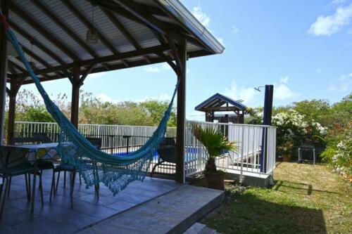 Hamac près de la piscine